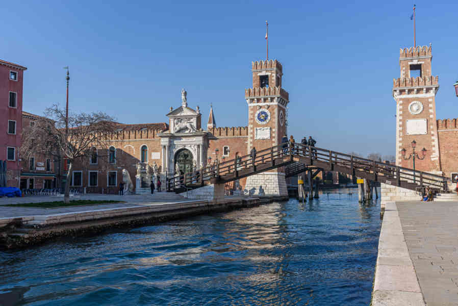 Italia - Venecia 171 - Puerta del Arsenal.jpg